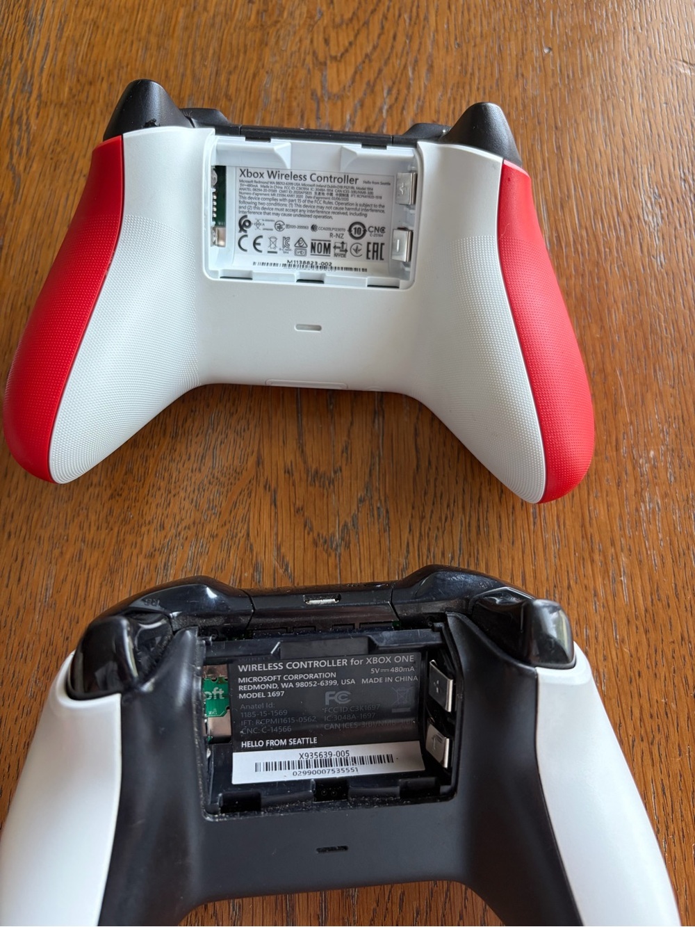 Xbox Wireless Controller Duo - Red & White - Picture 3 of 9